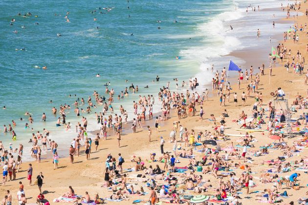 Après les avions publicitaires, les bateaux dans le viseur du gouvernement (photo d'illustration de plage à Biarritz)