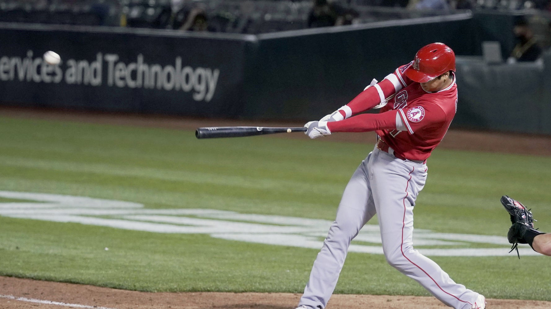 大谷翔平選手の18号hr 打球速度が速すぎて実況もただ笑うしかない 直後の一言が凄さを物語る 動画 ハフポスト 大谷翔平選手の18号hr 打球速度が速すぎて実況もただ笑うしかない 直後の一言が凄さを物語る 動画 ハフポスト