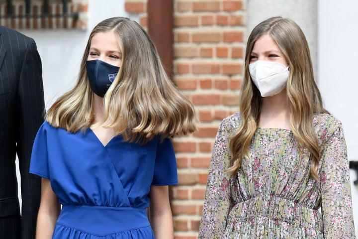 La princesa Leonor junto a su hermana la infanta Sofía en su confirmación el pasado 31 de mayo.