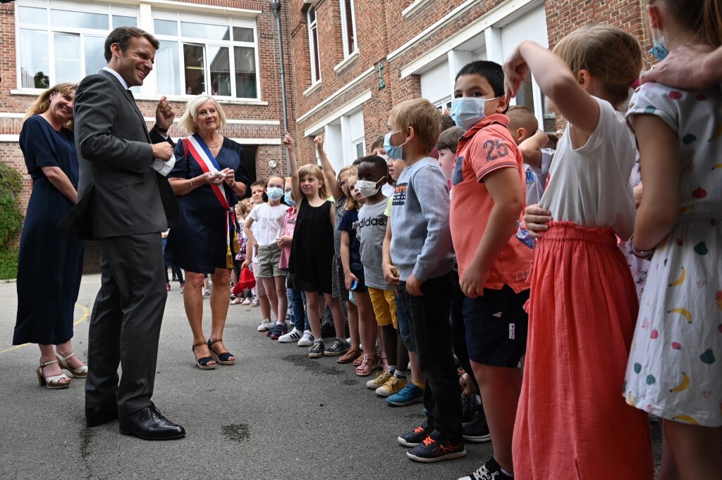 Gifle: cet enfant pose à Macron la question que tout le monde a en tête