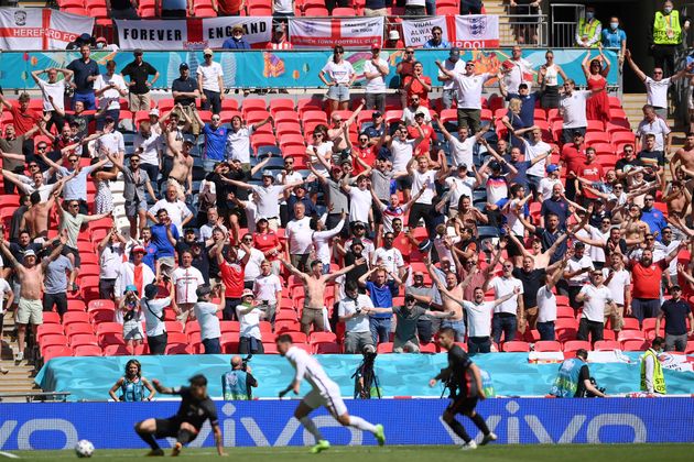 À cause de la résurgence du covid-19 dans plusieurs parties de l'Europe, il se pourrait que l'Euro de football soit chamboulé (photo prise le 13 juin à l'occasion d'Angleterre-Croatie).