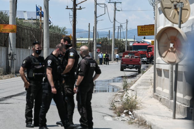 Πυροσβέστες στον Ασπρόπυργο