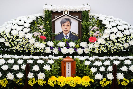 경기도 하남시 마루공원 장례식장에 쿠팡 덕평물류센터 화재 현장에서 순직한 경기 광주소방서 119구조대 김동식 구조대장 빈소가 마련돼 있다.