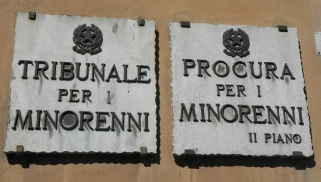 Tolti i figli a dodici mafiosi e trafficanti. Prima volta in Sicilia Tolti i figli a dodici mafiosi e trafficanti. Prima volta in Sicilia