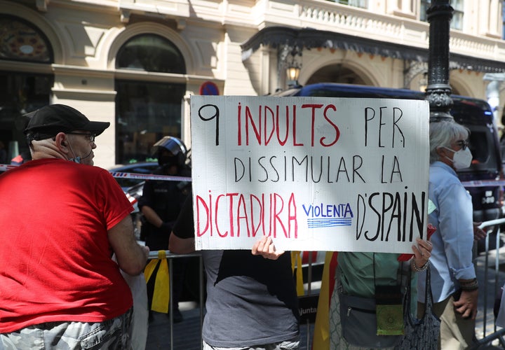 Manifestación en las puertas del Liceu