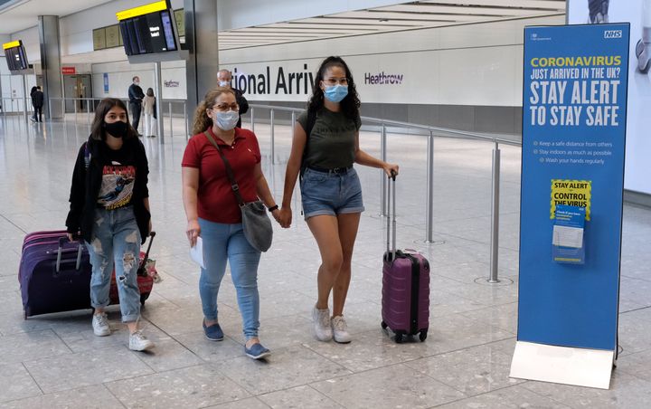 Pasajeros procedentes de Madrid, llegando a al aeropuerto de Heathrow, Reino Unido. 