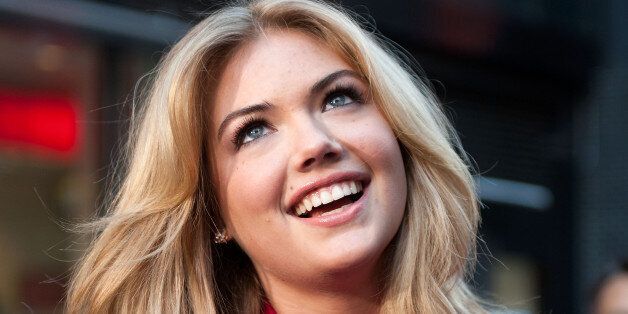 NEW YORK, NY - OCTOBER 24: Kate Upton visits 'Extra' in Times Square on October 24, 2013 in New York City. (Photo by D Dipasupil/Getty Images for Extra)