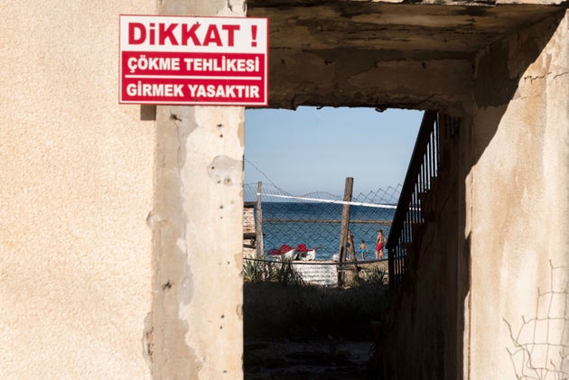 19 Ιουνίου 2021 - Παραλία στο Βαρώσι την οποία οικιοποιήθηκε το ψευδοκράτος
