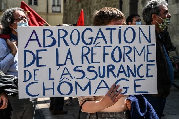 Les allocations chômage vont augmenter de 0,6% à partir de juillet (Photo prise en avril 2021 à Montpellier lors d'une manifestation contre la réforme de l'assurance chômage par Pascal GUYOT / AFP)