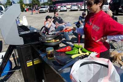 Tailgaters' Checklist And The Best Tailgating Grill Ever | HuffPost Food