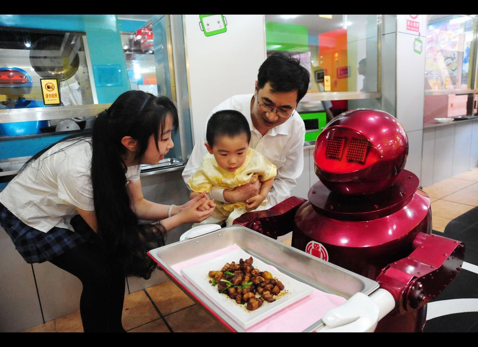Robot Restaurant in China