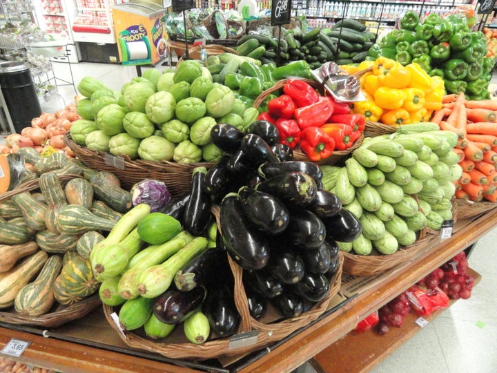 description 1 Vegetables for sale in Brasilia, Brazil. | date 2012-05-27 | source | author Daderot | permission | other_versions | ... 