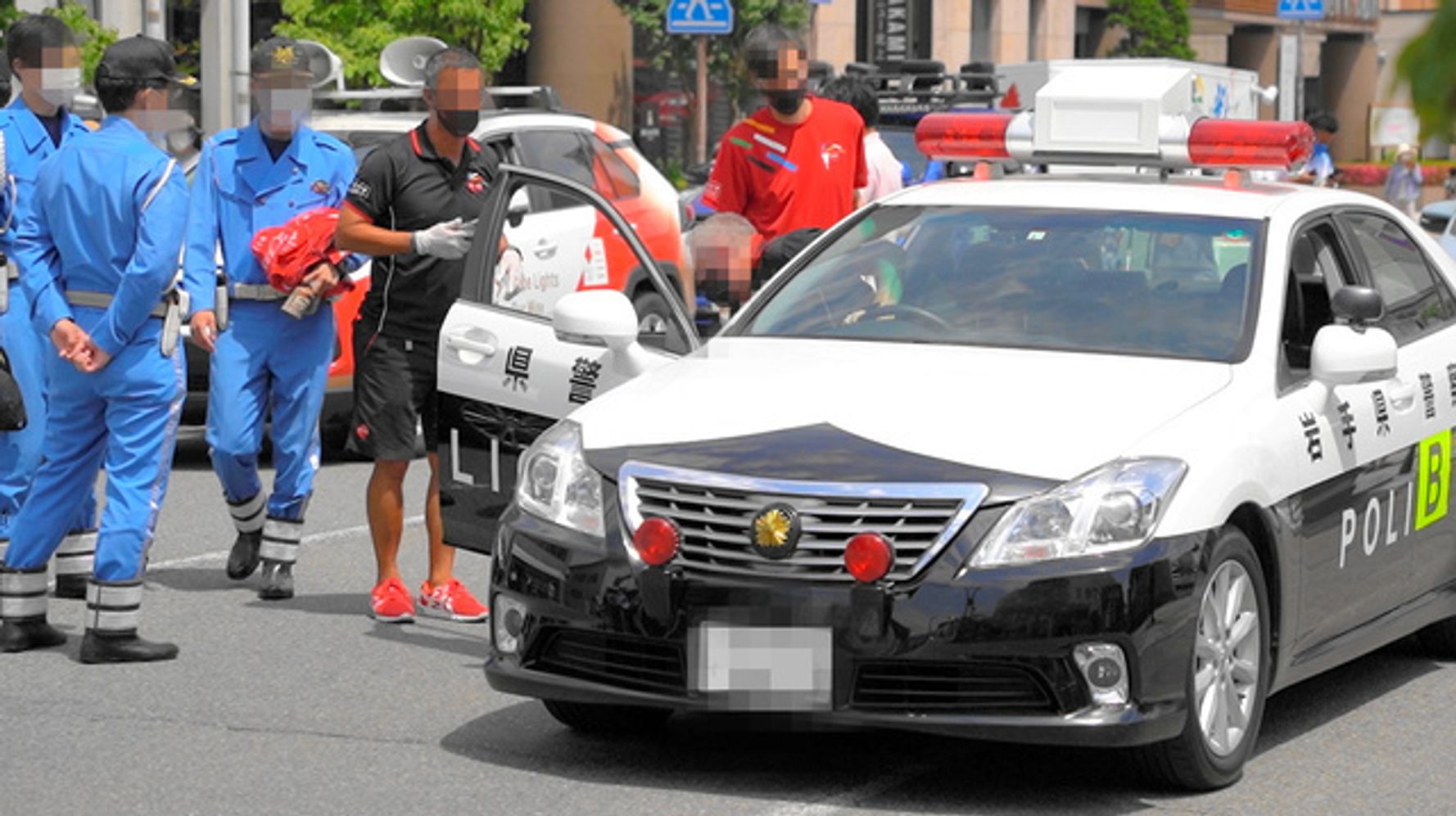 五輪スポンサー 特別にパトカー乗せ写真撮影 グッズの受け取りも 岩手県警 ハフポスト