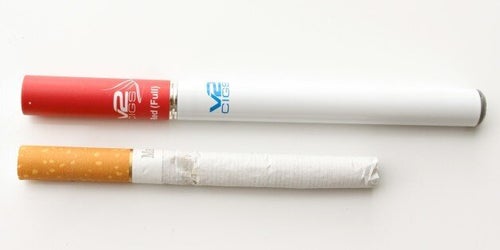 elfbar nachfüll pod läuft aus 612 E Cigarette Marlboro Royalty-Free Images, Stock Photos & Pictures