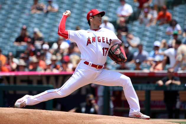 大谷翔平選手 試合中の 抜き打ち検査 に まさか の対応 その様子が エリートだ と称賛される 動画 ハフポスト 大谷翔平選手 試合中の 抜き打ち検査 に まさか の対応 その様子が エリートだ と称賛される 動画 ハフポスト