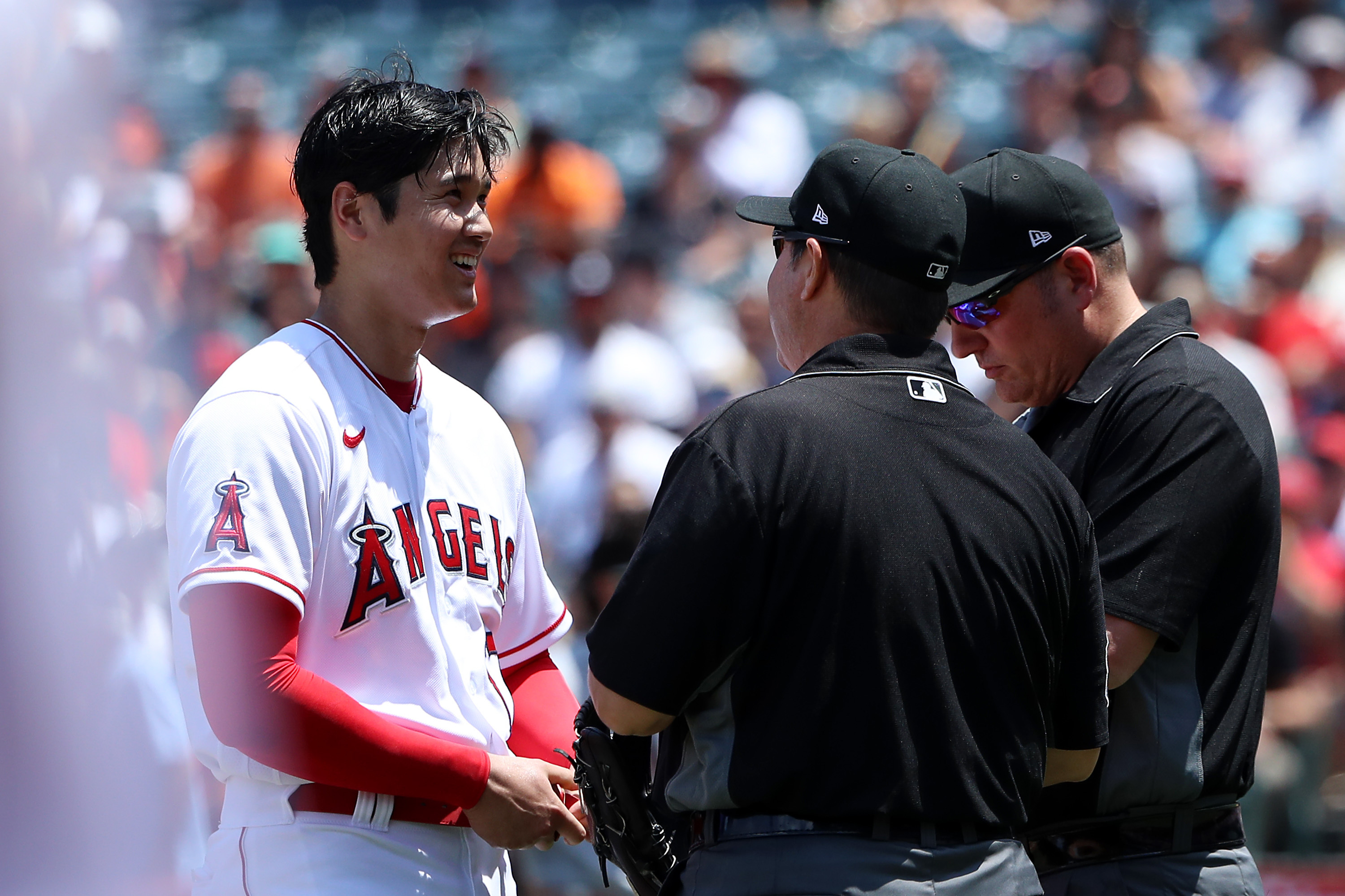 大谷翔平選手、試合中の「抜き打ち検査」に“まさか”の対応。その様子が「エリートだ」と称賛される【動画】 | ハフポスト NEWS