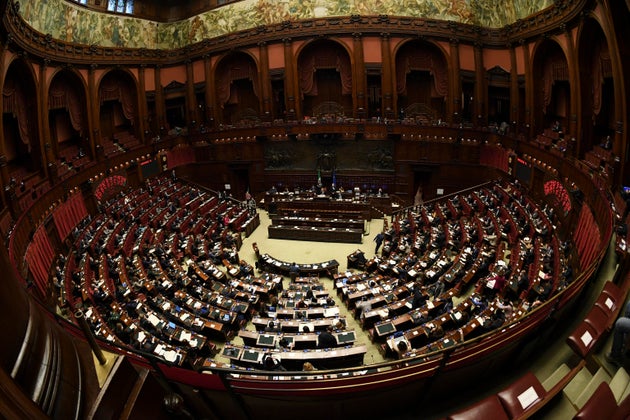Irpef giù per il ceto medio, via la tassa per la laurea. Il Parlamento riscrive il fisco Irpef giù per il ceto medio, via la tassa per la laurea. Il Parlamento riscrive il fisco