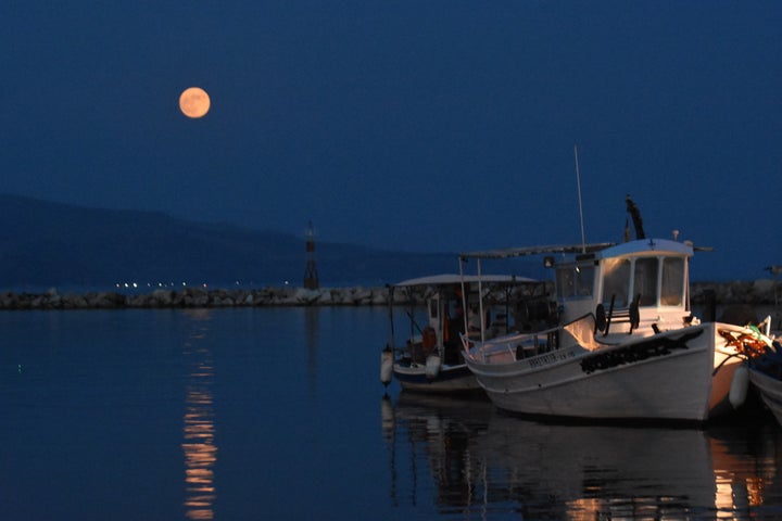 Πανσέληνος το σούρουπο