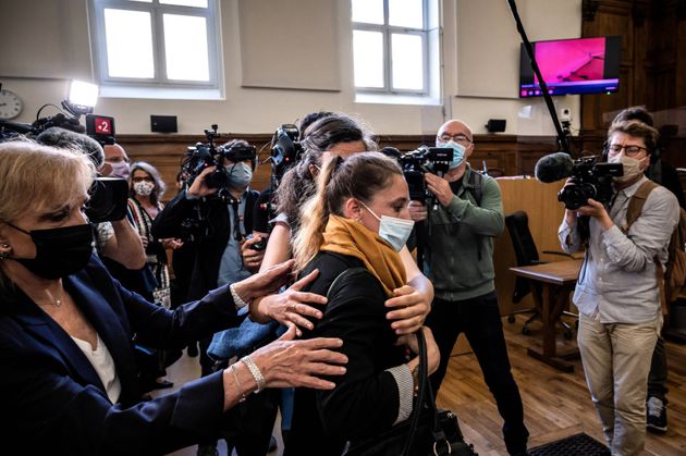 Valérie Bacot arrive au tribunal de Chalon-sur-Saone, le 21 juin 2021 à l'ouverture de son procès (Photo by JEFF PACHOUD / AFP) (Photo by JEFF PACHOUD/AFP via Getty Images)