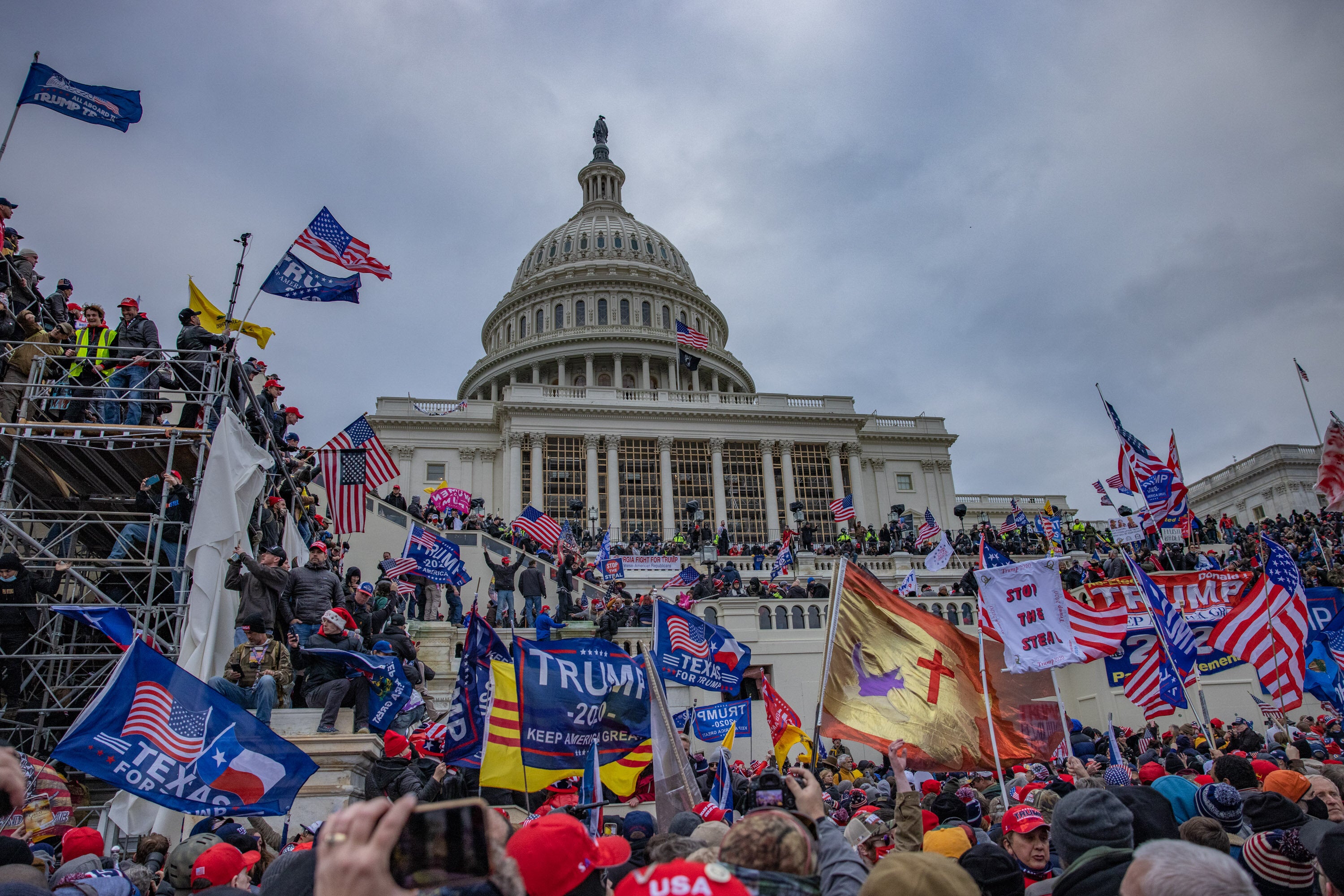 Cop Beaten In Capitol Riot Confronts Kevin McCarthy Over GOP ...