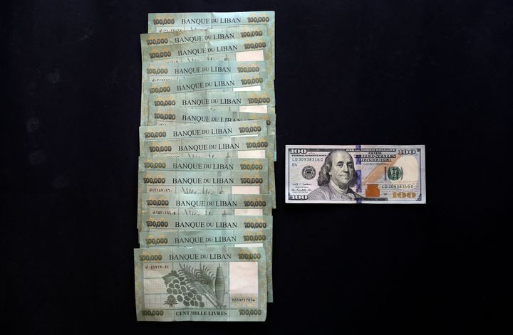 1 δολάρια αντιστοιχεί στο εξωφρενικό ποσό των 17.500 λιβανέζικων λιρών στη μαύρη αγορά. 