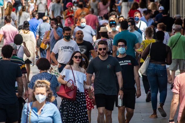 Βάλτε πάλι τη μάσκα ακόμη και εάν έχετε εμβολιαστεί, λέει τώρα ο ΠΟΥ λόγω της μετάλλαξη