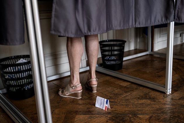 Photo d'illustration prise ce dimanche 27 juin dans un bureau de vote du Puy-en-Velay