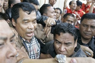 Indonesia Murder Trial: Widow, Public And International Observers ...