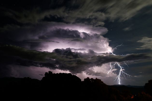 Ce lundi 28 juin, onze départements sont placés en vigilance orange par Météo France qui craint des orages violents (photo d'illustration prise en Corse en avril 2019).