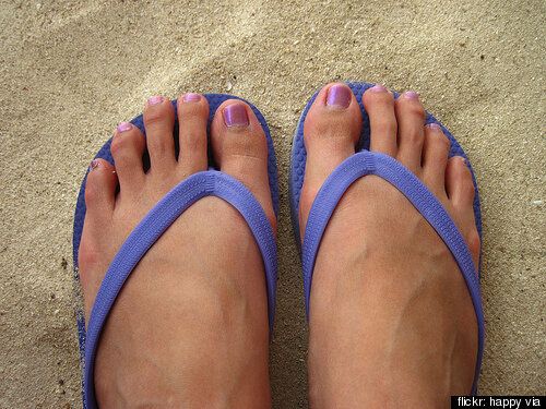 How to Wear Flip-Flops Without Hurting Your Feet and Body