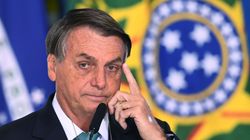 Bolsonaro, face à un scandale de vaccins, menacé de