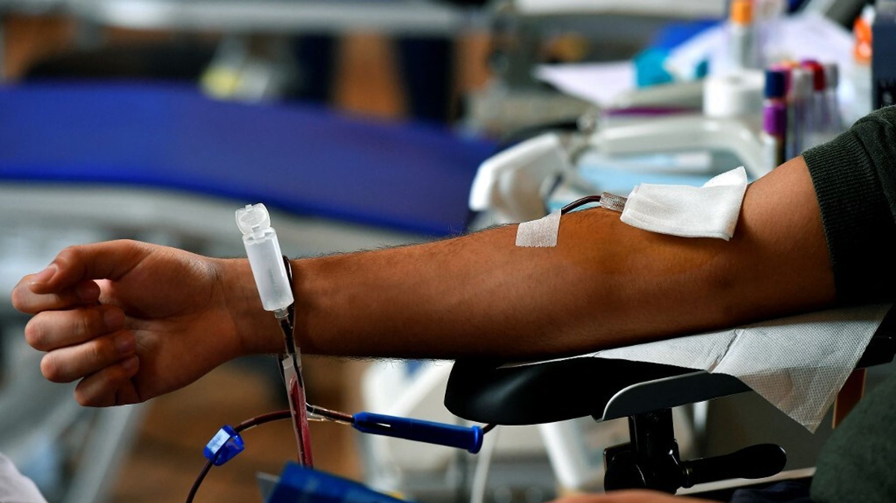 la loi bioethique met fin aux discriminations pour le don du sang le huffpost