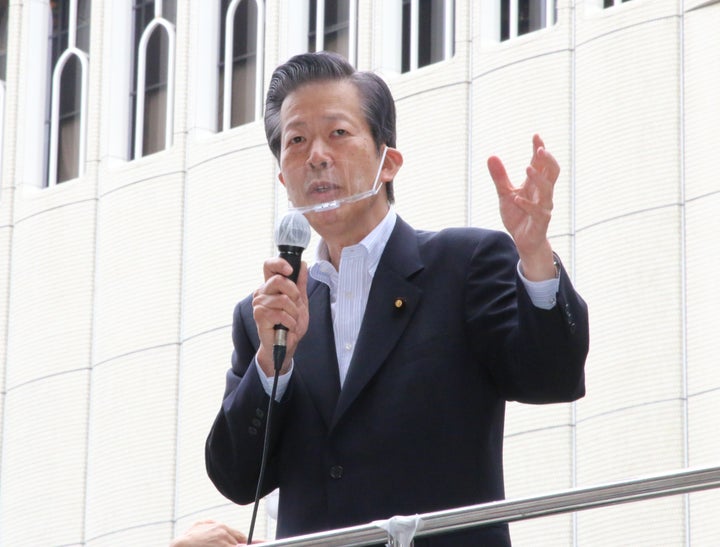 東京都議選で街頭演説する公明党の山口那津男代表＝6月29日、ＪＲ八王子駅北口