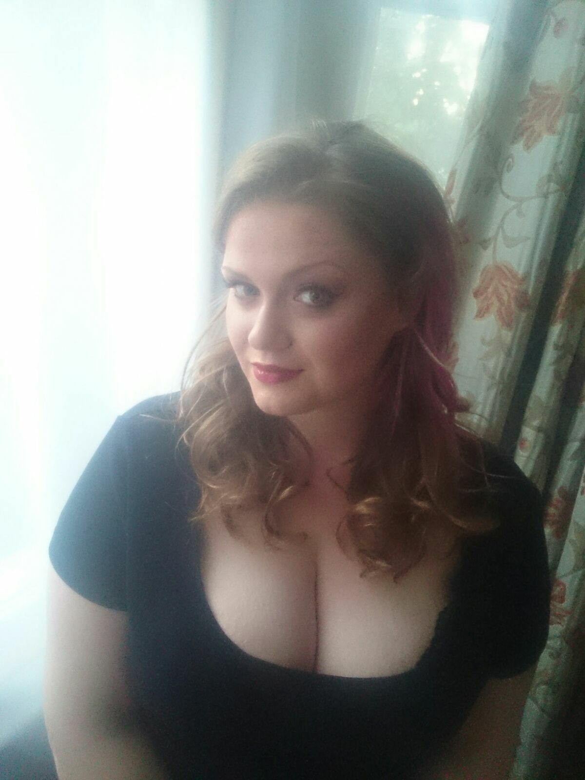 Heres What Life Is Really Like For Me As A Woman With Very Large Breasts HuffPost HuffPost Personal photo
