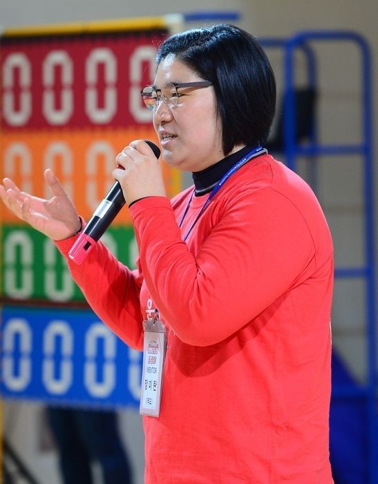 2015년 장미란 선수의 모습. 장미란 재단 '2015 장미운동회'에서 인사말을 하고