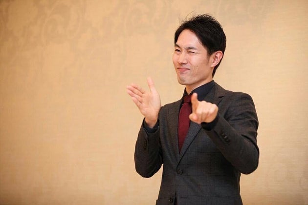 聴こえない親の子として生まれ 手話通訳士 になった 彼が見つめた ろう者の現実 ハフポスト