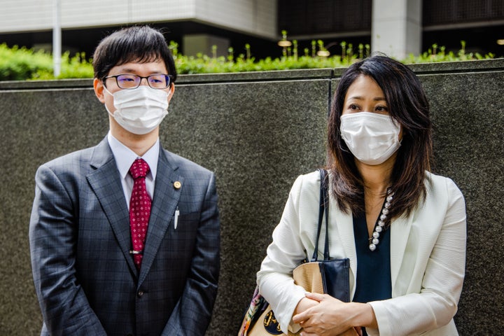 弁護団の松田亘平弁護士（左）と寺原真希子弁護士