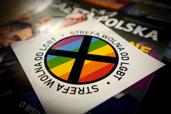 "LGBT-free zone" αυτοκόλλητα από την συντηρητική εφημερίδα Gazeta Polska