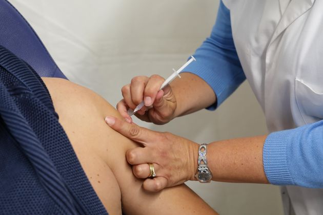 Les prises de rendez-vous pour une 1ère dose de vaccin repartent à la hausse (Photo prise à Lille le 25 juin par Thierry Thorel/NurPhoto via Getty Images)