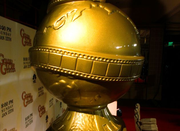 Photo d'une statue d'un trophée des Golden Globe prise en 2008. REUTERS/Fred Prouser