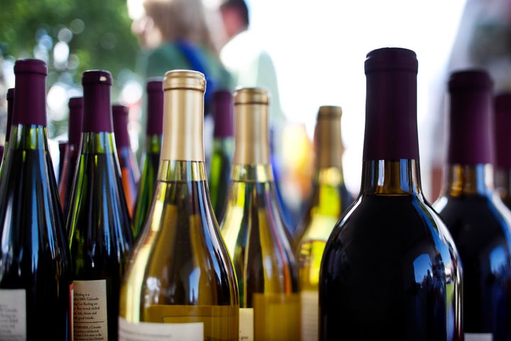 Varias botellas de vino.