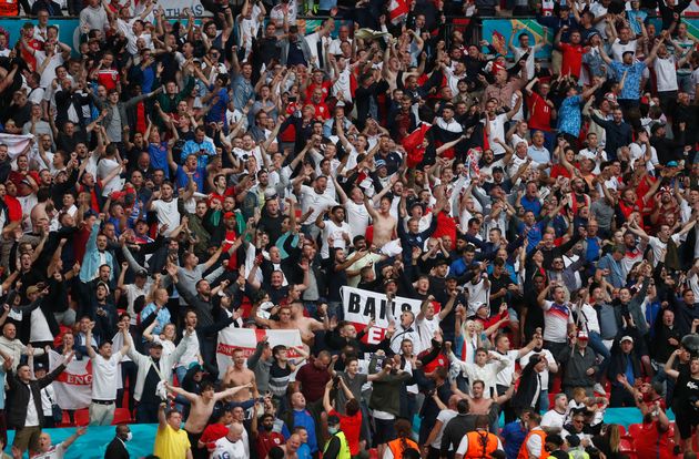 Photo des tribunes lors du match Angleterre-Allemagne en huitième de finale, à Londres, où doivent se tenir la demifinale et la finale, malgré le variant Delta, dominant au Royaume-Uni.