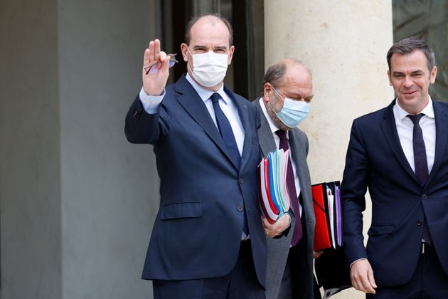 Jean Castex et le gouvernement préparent bien un texte de loi permettant de rendre obligatoire la vaccination des soignants contre le covid-19, comme annoncé par plusieurs titres de presse  (photo prise à la sortie du conseil des ministres le 30 juin).