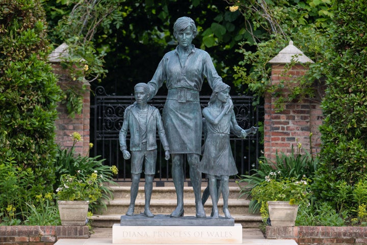 Diana's short cropped hair, style of dress and portrait are based on the final period of her life. Beneath the statue is a plinth engraved with her name and the date of the unveiling, and in front is a paving stone engraved with an extract inspired by "The Measure of a Man" poem.