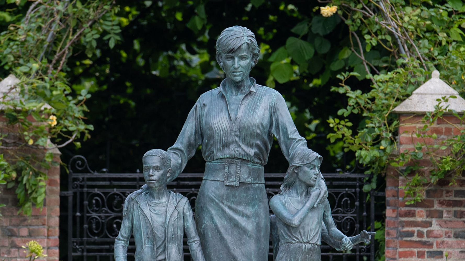Here's Why Princess Diana's New Statue Also Features 3 Children