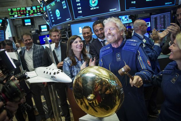 Richard Branson veut aller dans l'espace juste avant Jeff Bezos (photo du 27 octobre