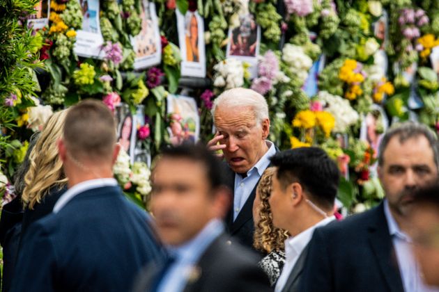 Joe Biden ému en Floride face à l'effondrement à Surfside