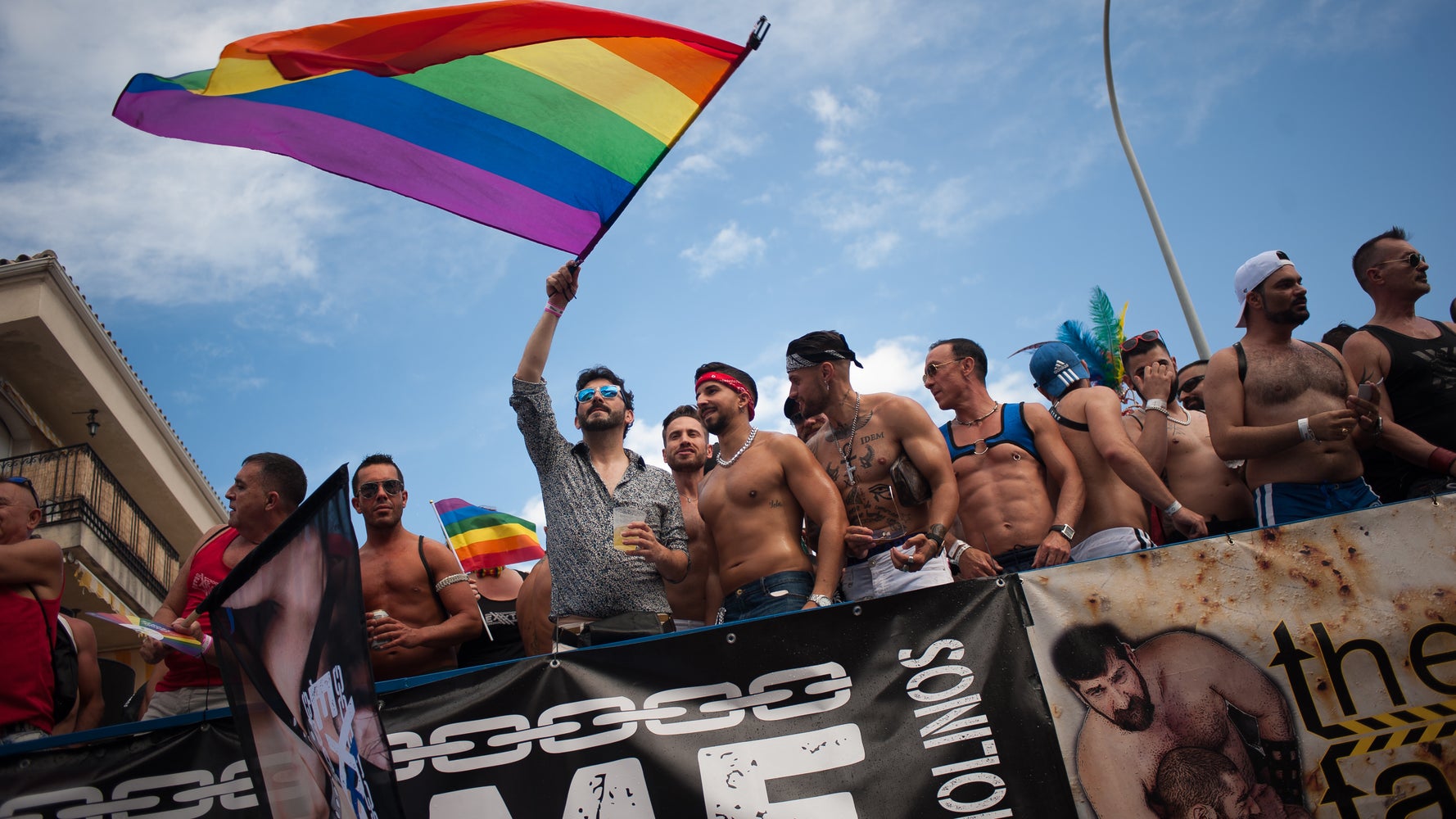Poca pluma y pocas mujeres: el Orgullo LGTBI sigue siendo principalmente gay - Vimarsana News