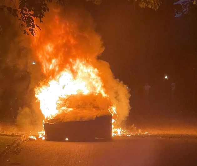 Πανάκριβο μοντέλο της Tesla τυλίγεται στις