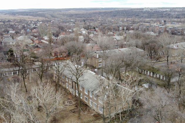 Vue aérienne de la ville de Novhorodské, désormais New-York, dans la région de Donetsk, en Ukraine, le 3 mars 2021.